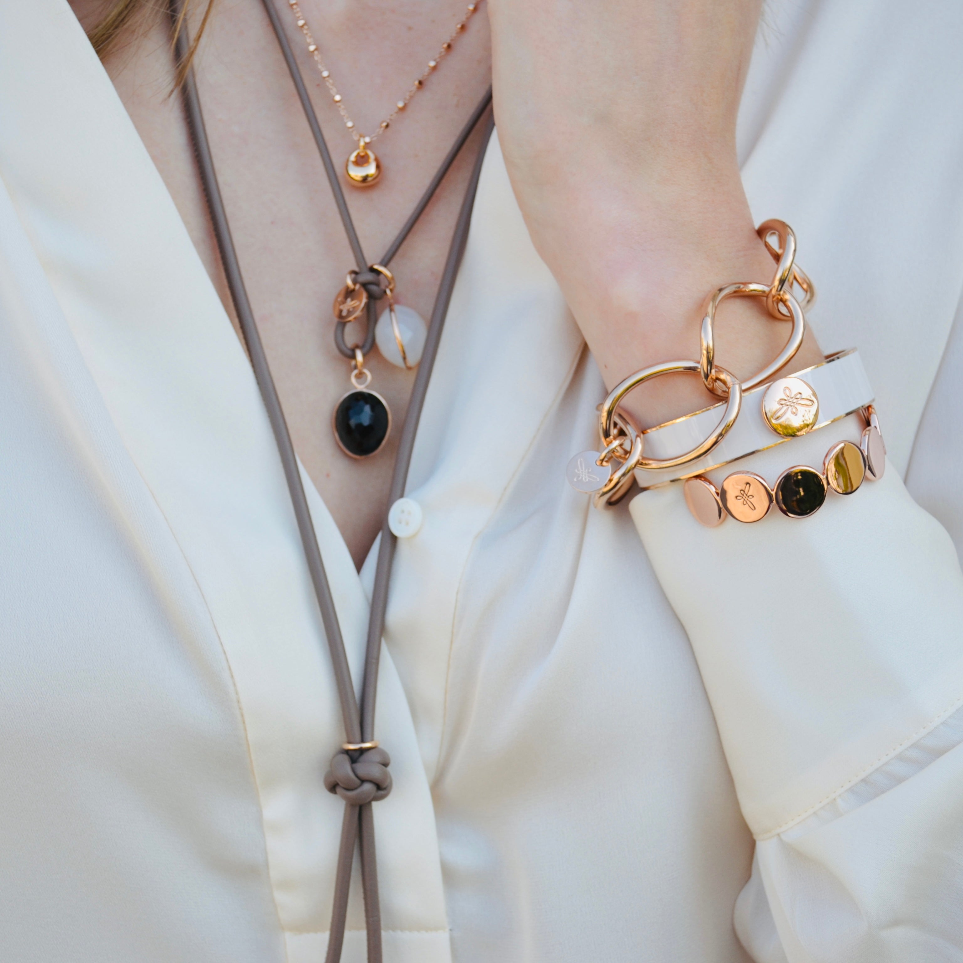 DROPS LEATHER Necklace taupe