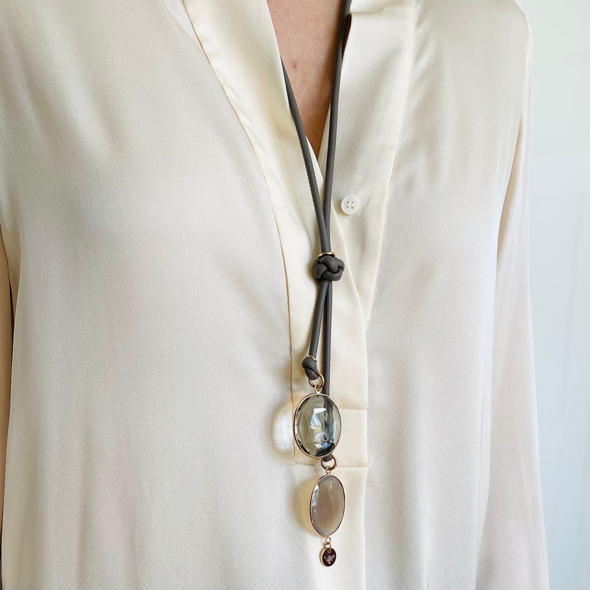 ESTELLE LEATHER Necklace grey